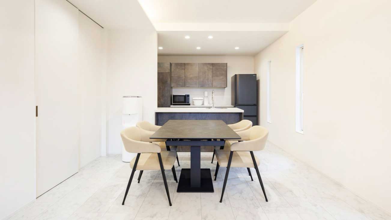 VOICE.02 カーテンなしでもプライバシーを守り柔らかな光に包まれた家