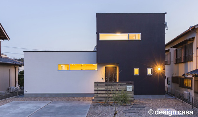 見守る中庭の家