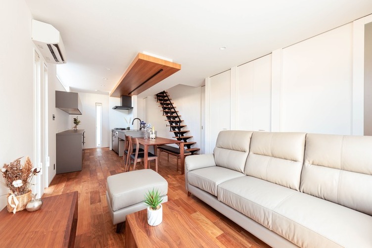 家族が集う光に包まれた家